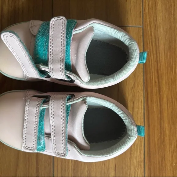 TEN LITTLE BLUSH PINK SHOES - Picture 6 of 7